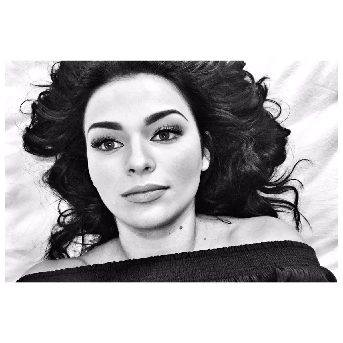 Como ves, en su corta carrera en las telenovelas Irina Baeva ha traído a varios galanes de cabeza.