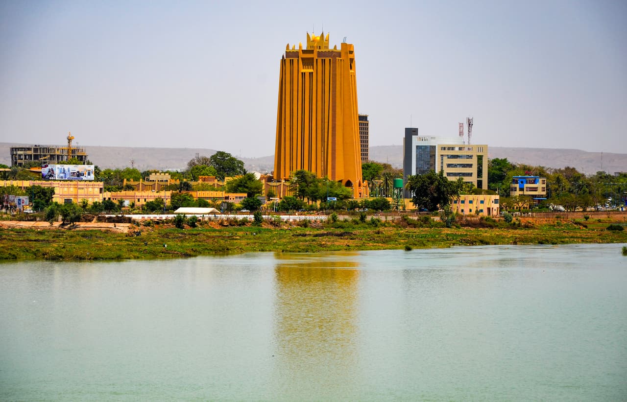 <h3 class="cms-H3-H3">10. Mali</h3>
<br>
<br>🛫
<b>Factores de riesgo: </b>Crimen, terrorismo y secuestro.
<br>
<br>🛫
<b>Advertencia más reciente del Departamento de Estado: </b>29 de julio de 2022.
<br>