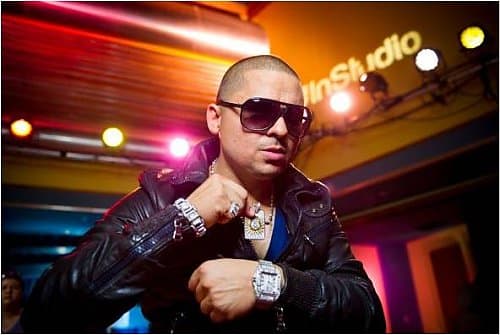 Las joyas son parte de su personalidad y presumirlas parte de sus excentricidades.