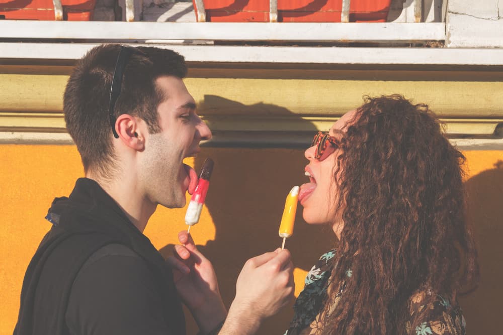 En este mes cada elemento recibe un impacto diferente según sean los regentes de sus signos y los aspectos existentes como verás a continuación. El signo Géminis se caracteriza por contagiarnos a todos, positivamente, al igual que a los nativos del mismo, con una mente ágil y una gran facilidad para la comunicación, y por tanto, en general, impera la curiosidad, querer saberlo todo, informarnos, nos envuelve un espíritu juvenil y fresco ¡un renovador tono en nuestras vidas!