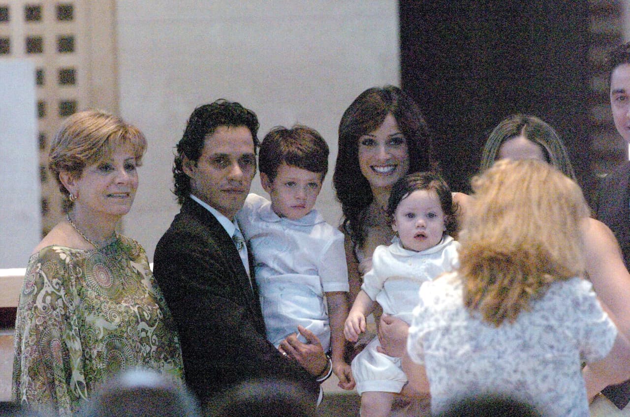La juez de Mira Quién Baila reconoció que lo mismo le pasó durante su matrimonio con Marc Anthony, pues
<b>se sacrificó por sus hijos</b>, Cristian y Ryan.
<br>