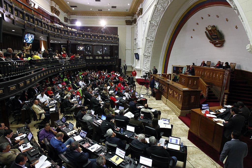 El Parlamento de Venezuela rechaza el decreto de excepción del presidente Maduro
