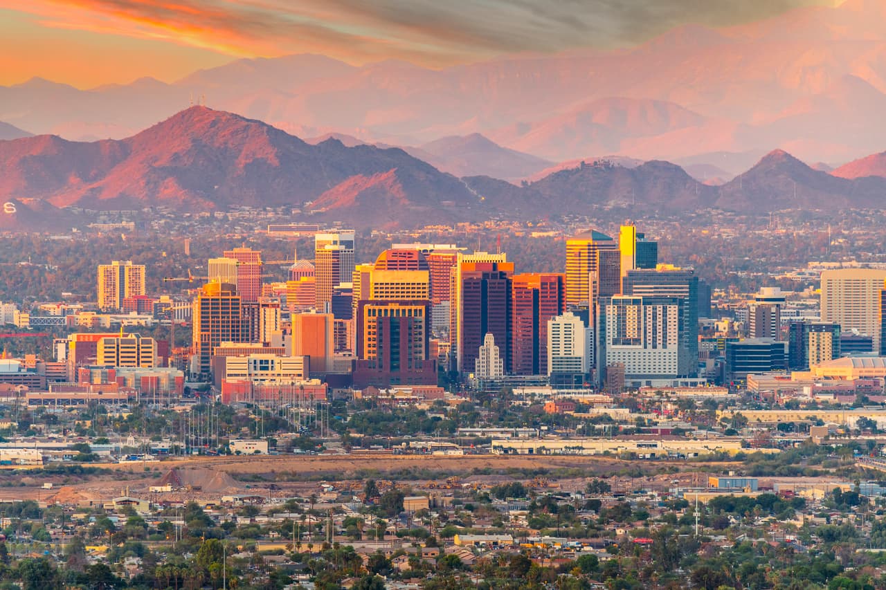 <h3 class="cms-H3-H3">2. Arizona</h3>
<br>
<br>La Comisión Industrial de Arizona anunció que el salario mínimo aumentará de $12.80 a $13.85 en 2023.
<br>