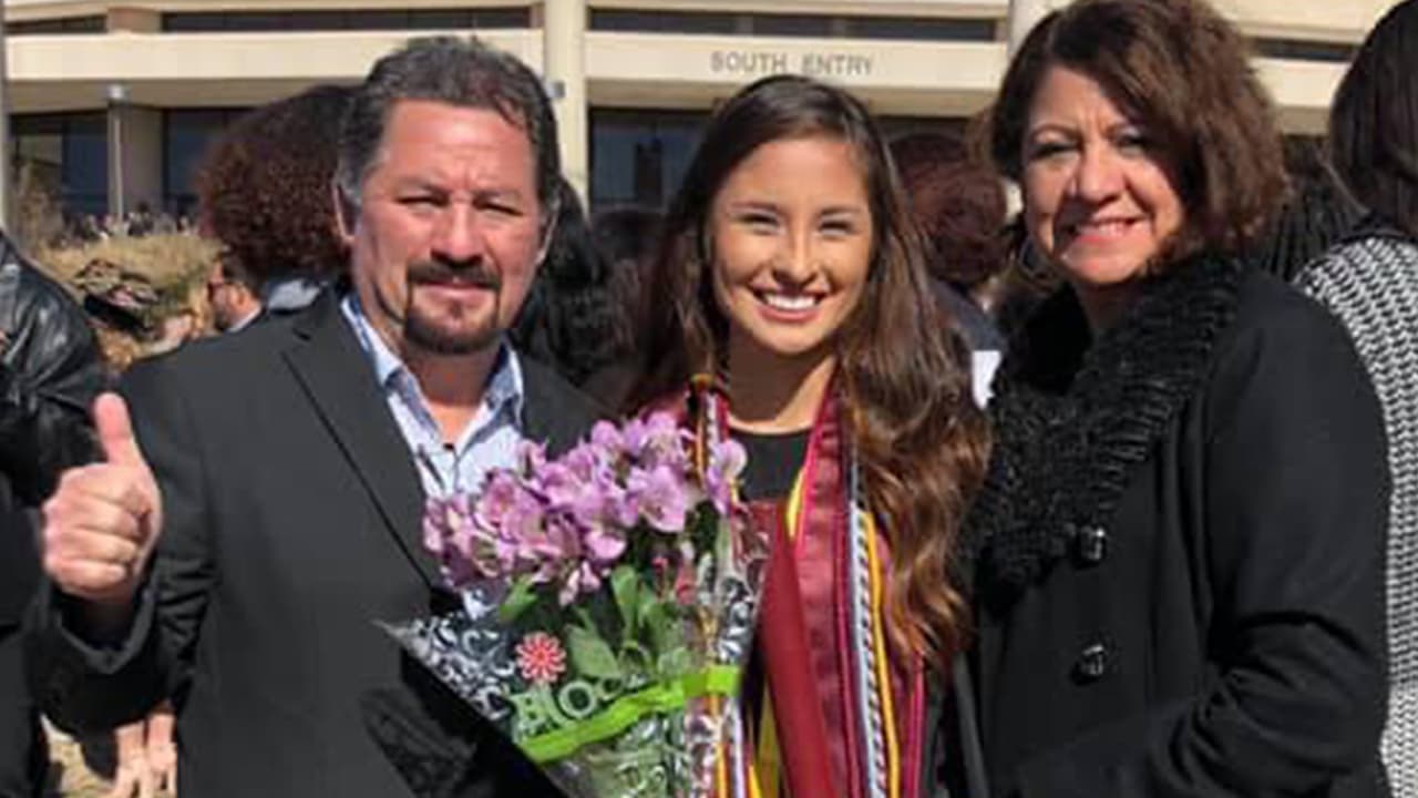 “En este caso, lamentablemente, el abogado cometió impericia porque debió saber que tenia el castigo permanente y que no podía regresar a EEUU si no pasaba 10 años”, continuó González
<br>