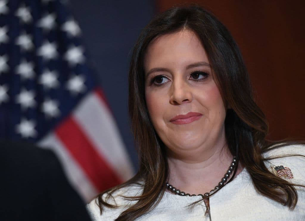 Los republicanos eligen a la 'trumpista' Stefanik como reemplazo de Cheney en el liderazgo del Congreso