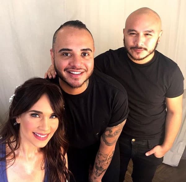 Su maquillaje fue muy natural, pero resaltaba su indiscutible belleza: "Muchos años de trabajar juntos Lule Gracias por estar el sábado conmigo y ser parte de mi vida. Make up y pelo @jonalule te adoro ❤️".