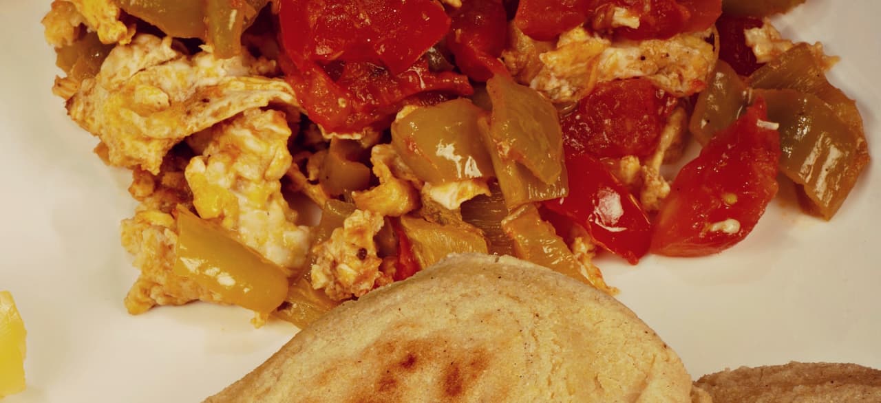 Prepara los mejores huevos “perico” (a la venezolana) para el brunch de Memorial Day