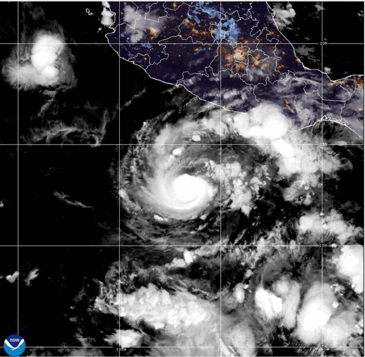 El huracán Trudy se debilita a categoría 1 frente a las costas del Pacífico mexicano