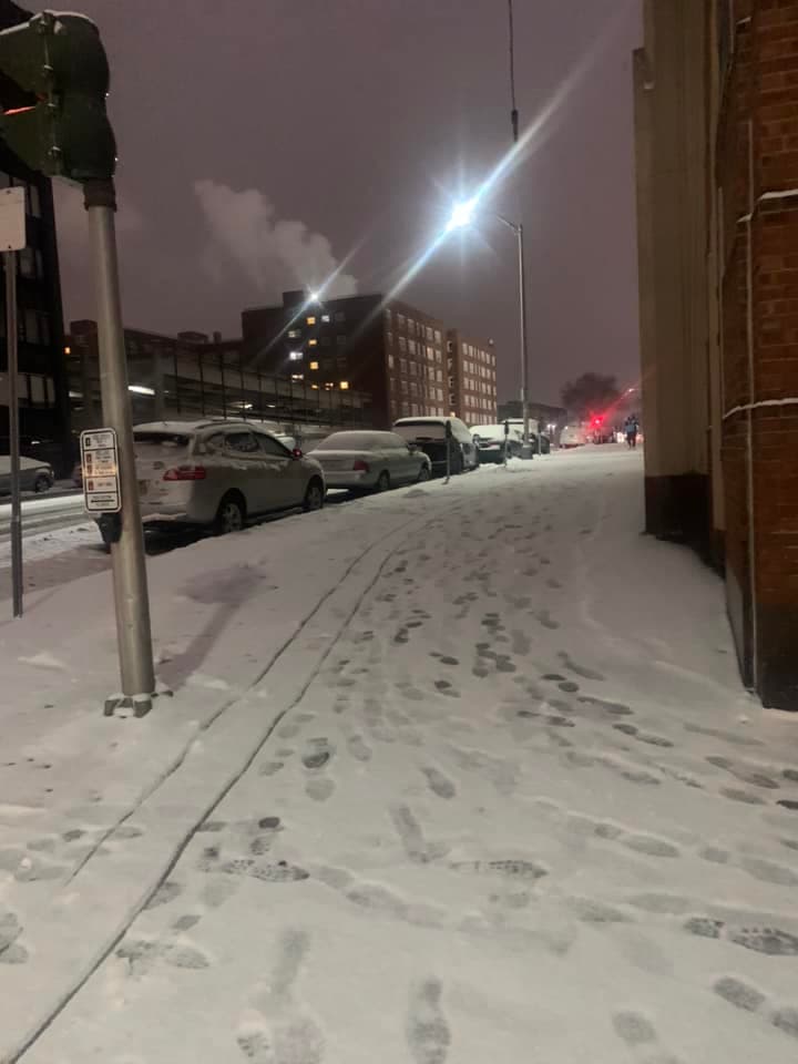 Los usuarios de Univision compartieron la vista de la nieve desde sus apartamentos o casas.