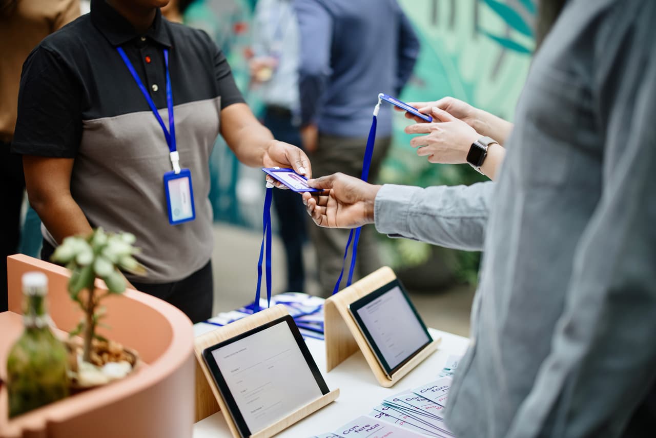 <h3 class="cms-H3-H3">3. Trabajadores en la organización de convenciones y ferias</h3>
<br>
<br>⚒️ Incremento en el salario por hora en el último año: +20.4%
<br>
<br>⚒️ Salario por hora promedio, agosto de 2022: $41.22
<br>
<br>⚒️ Salario por hora promedio, agosto de 2021: $34.24
<br>