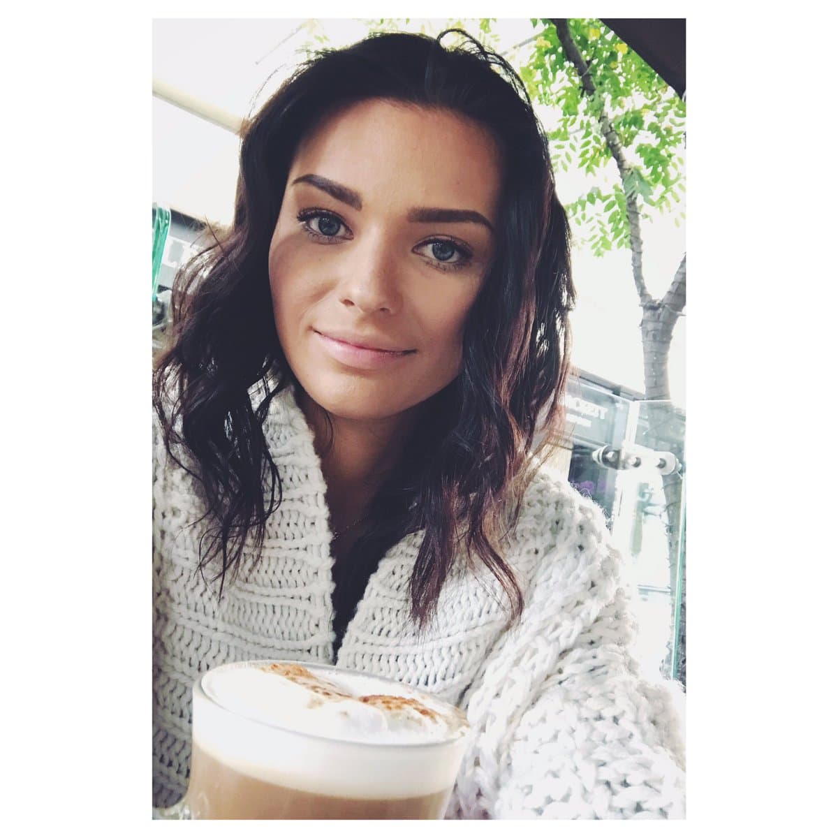 Además, gozó el ambiente en las grabaciones de la telenovelas junto a
<b><a href="http://www.univision.com/temas/cynthia-klitbo">Cynthia Klitbo</a></b>, Kimberly dos Ramos y por supuesto al lado de
<b><a href="http://www.univision.com/temas/gabriel-soto">Gabriel Soto</a></b>.