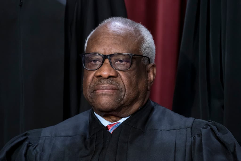 Juez Clarence Thomas reporta finalmente los 'generosos' regalos de un megadonante republicano (5 años y un escándalo después)
