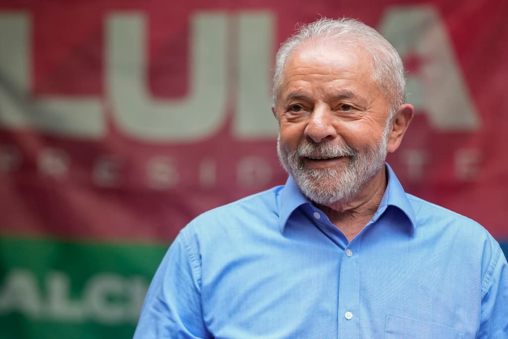 El presidente brasileño Lula da Silva se recupera en cuidados intensivos tras una cirugía de emergencia por una hemorragia intracraneal