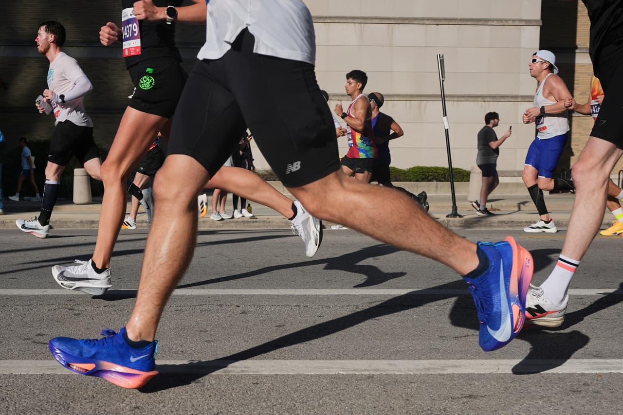 En la categoría 'Masters',
<b>el veterano Galen Rupp</b>, residente en Oregon, estableció una nueva marca al concluir con
<b>2:06:54.</b>