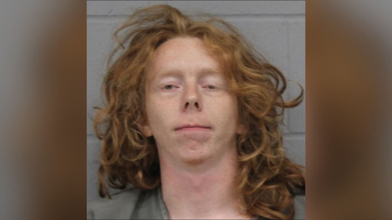 Aidan Hunt, de 24 años, fue arrestado tras el hallazgo del cuerpo de su compañero de cuarto dentro de una caja de cartón en Austin.