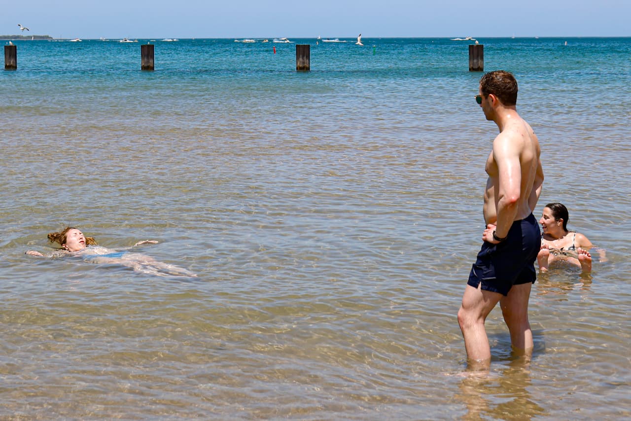 Detectan presencia de bacterias en playas del Lago Michigan, alerta informe