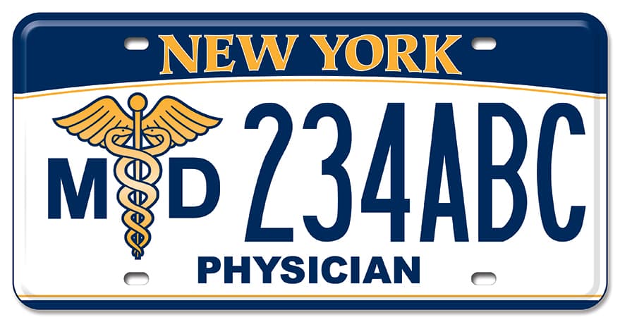 3.- En tercer lugar, en empate con el cuarto es la
<b>placa de Médico, que vendió también 798 láminas</b>. Para obtener una de estas placas es necesario llevar su certificado como médico.
<br>