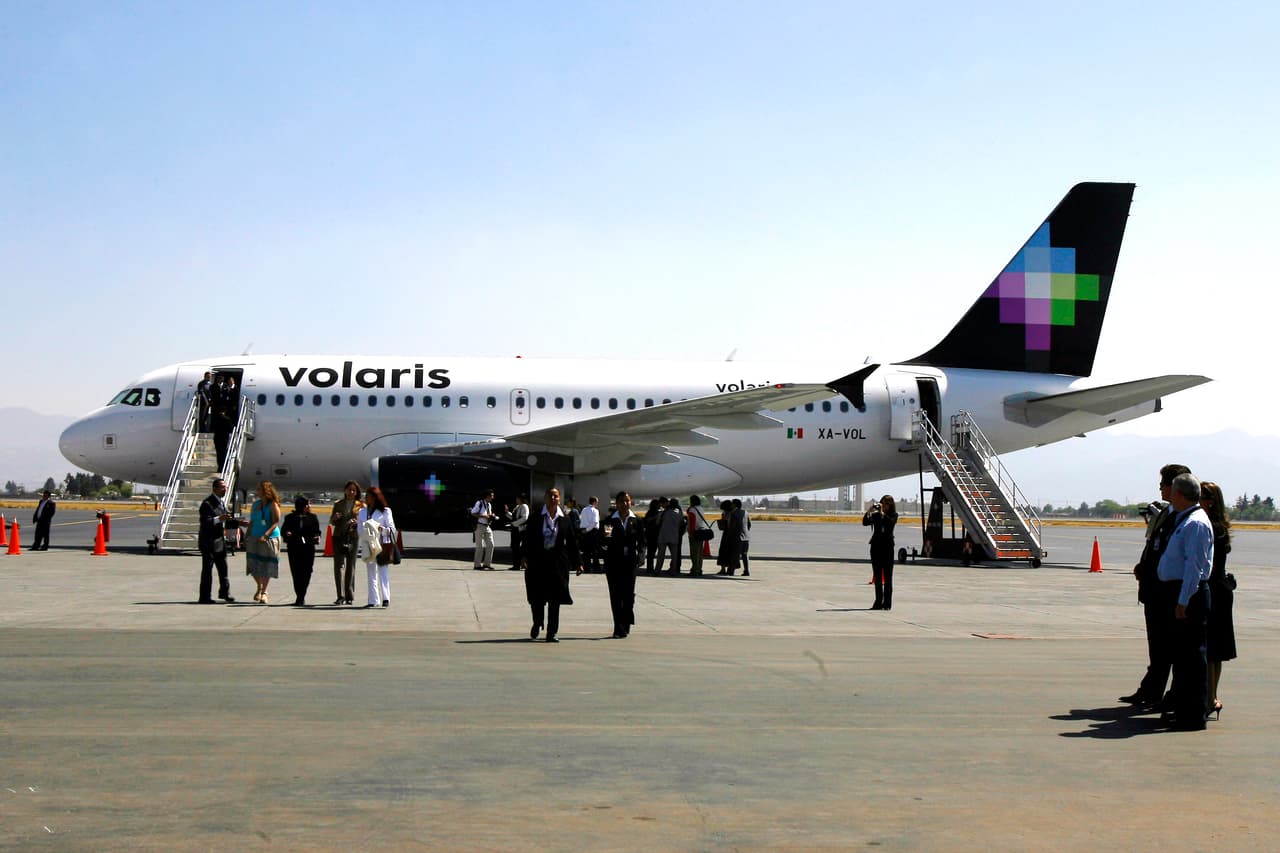 Aerolínea asegura que siguió protocolos de emergencia durante vuelo de Chicago a México donde murió una mujer