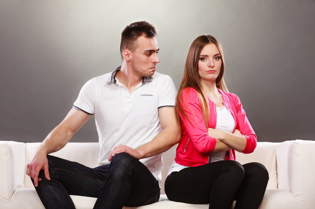 No obstante, en tu aspecto
<b>negativo</b> puedes ser muy pesimista y fatalista, avaro y demasiado convencional, rígido, intolerante y estarte siempre quejando o lamentando.