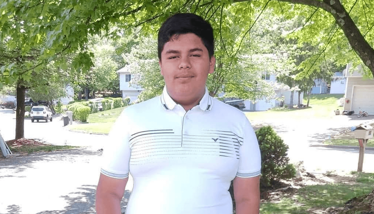 Un joven de 18 años pasó casi 3 meses detenido por ICE, un juez ordenó liberarlo "inmediatamente" y ICE lo permitió 16 horas después