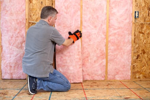 <b>Trabajador de materiales aislantes (insulation) </b>
<br>Salario medio anual: $106.690
<br>Los trabajos para aplicar materiales aislantes a tuberías o conductos son muy bien remunerado en Nueva Jersey y Nueva York, pues en el resto del país el salario promedio es casi la mitad: $55,470.
<br>