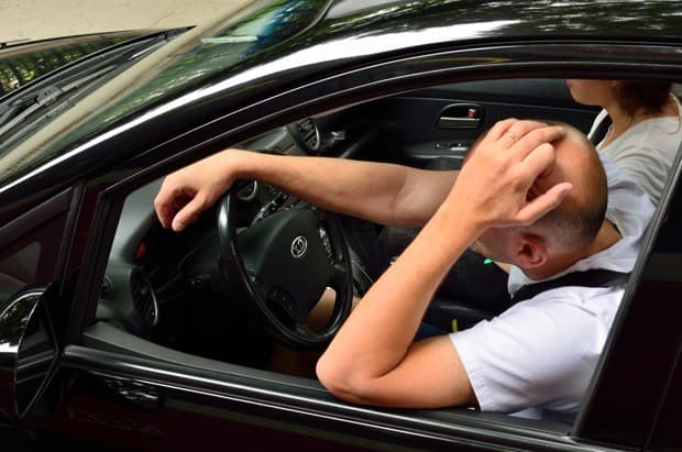 Descanse muy bien antes de tomar el volante y conducir.