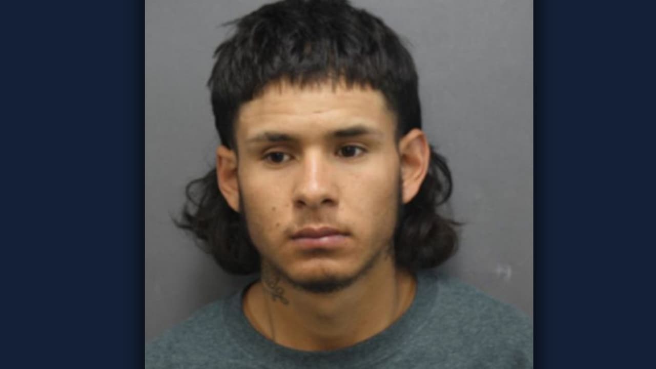 Al parecer las jóvenes fingieron su secuestro y fueron encontradas días después en un hotel de Plano junto José Peñaloza-Estrada.