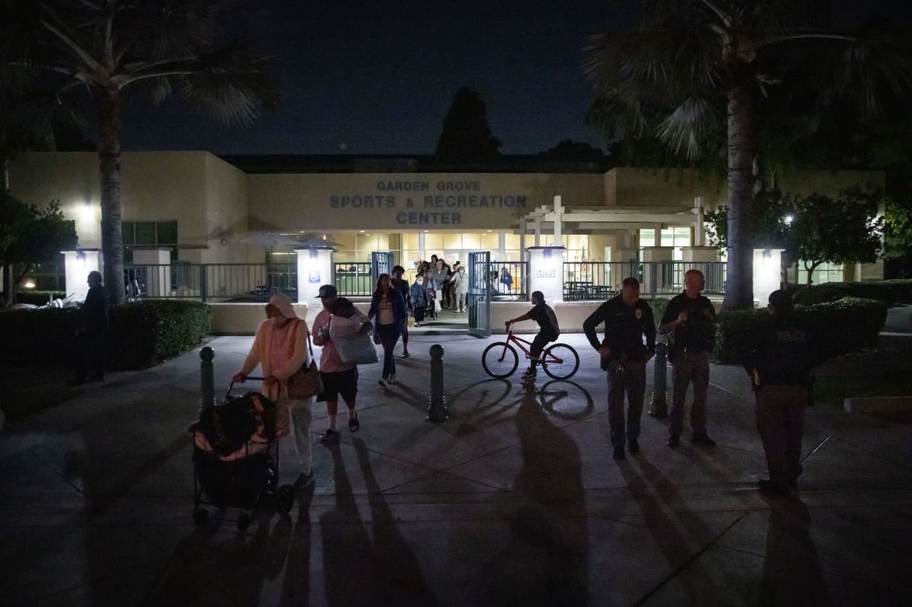 Al menos unas 40 mil personas ya han sido evacuadas hasta la mañana de este sábado tras la fuga de un químico peligroso de un tanque en una planta de partes de aeronaves, en Garden Grove, en el sur de California.
