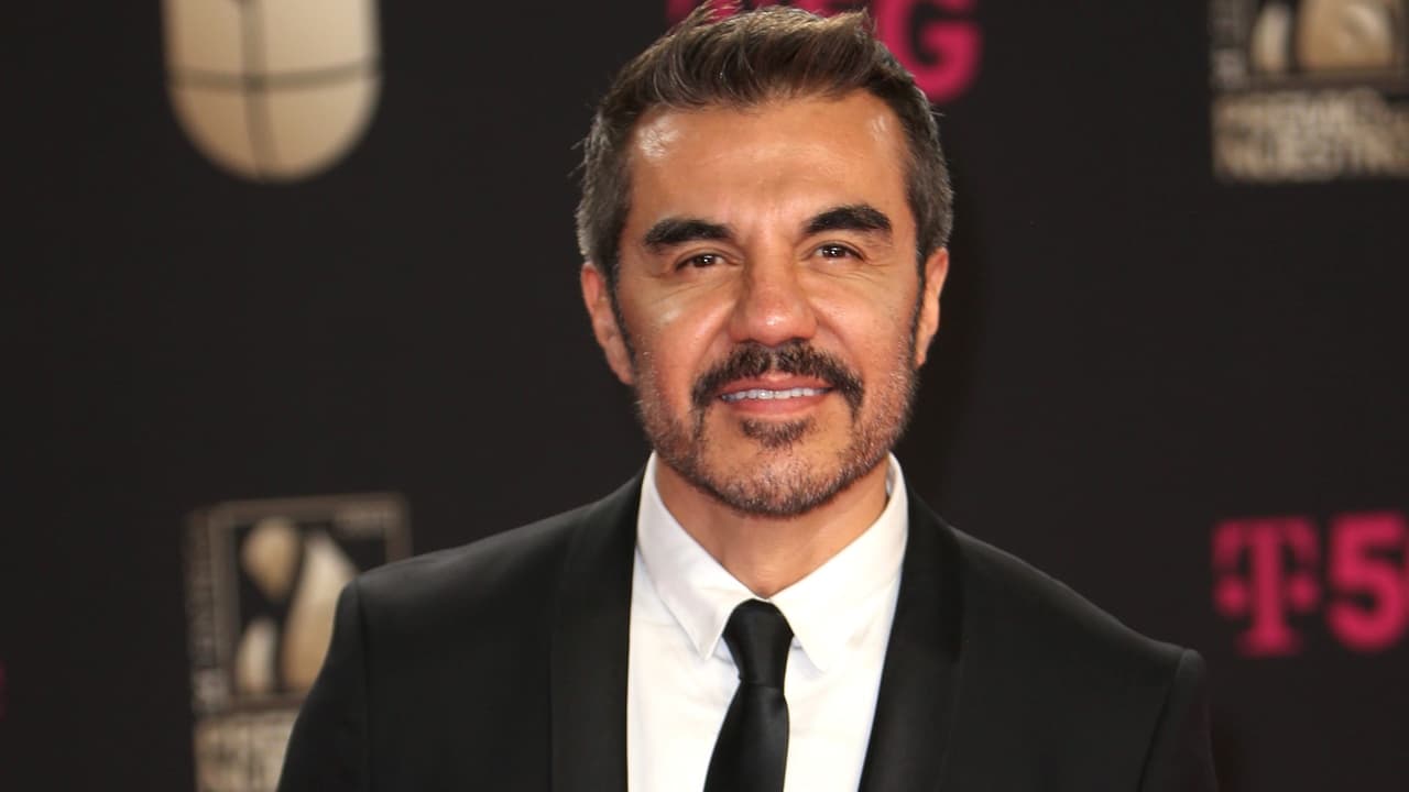 Adrián Uribe vuelve a aparecer como el Vítor imitando a Rosalía