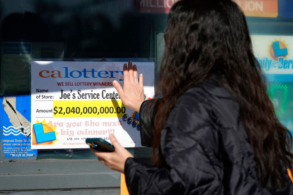 Demanda contra hispanos por los $2,040 millones del Powerball regresa al tribunal en Los Ángeles