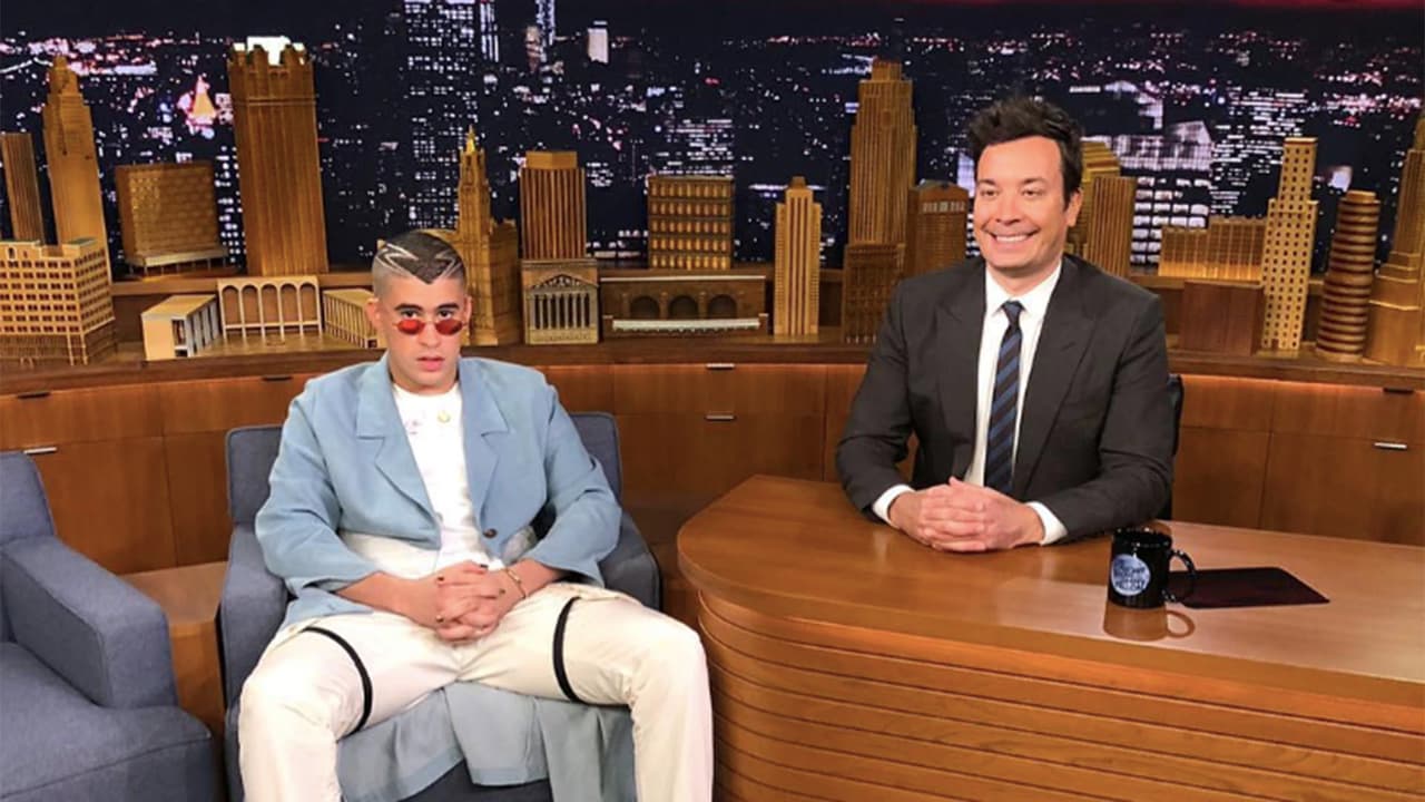 Bad Bunny rinde tributo a Puerto Rico y critica a Trump en su debut en el show de Fallon