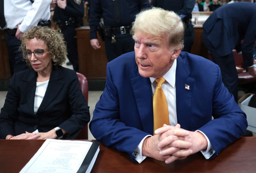 Fiscalía de Nueva York acuerda posponer sentencia a Trump, pero se opone a desechar el caso