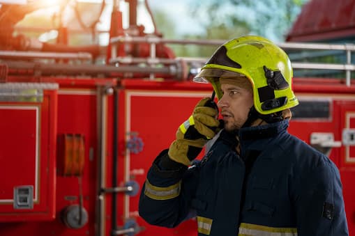 <b>Supervisor de bomberos</b>
<br>Salario medio anual: $128.210
<br>Sus requisitos son haber terminado la escuela secundaria y tener el debido entrenamiento técnico, o certificado de bombero, así como experiencia en ese trabajo.