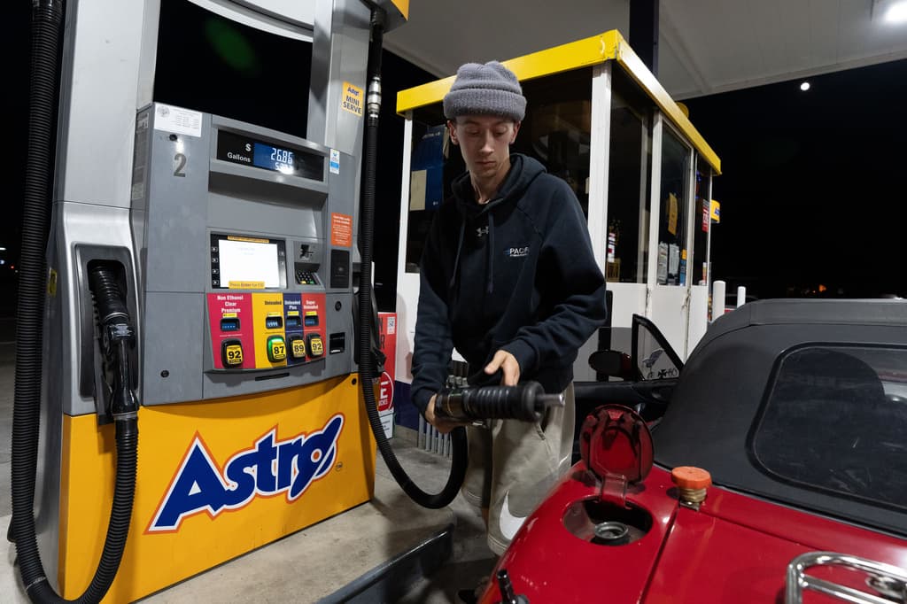 Gasolina supera los $6 en California y el petróleo alcanza máximos de 4 años mientras no se vislumbra el final de la guerra en Irán