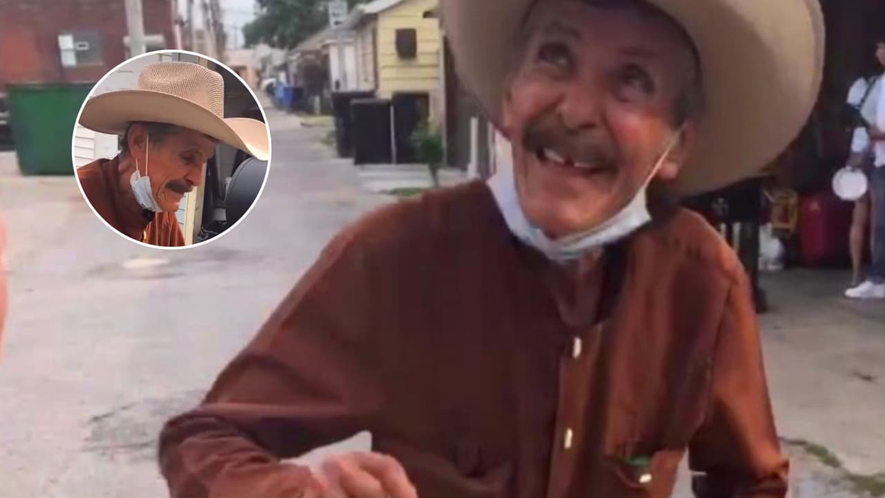 Tiene 70 años y no pudo contener las lágrimas cuando un buen samaritano le compró todas sus paletas