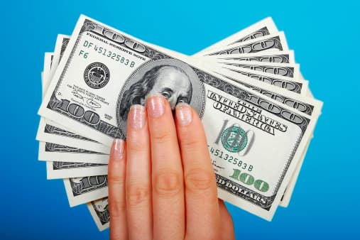 Determina
<b>qué es lo que quieres comprar:</b> Estos son materiales o experiencias que quieres, pero realmente no lo necesitas.