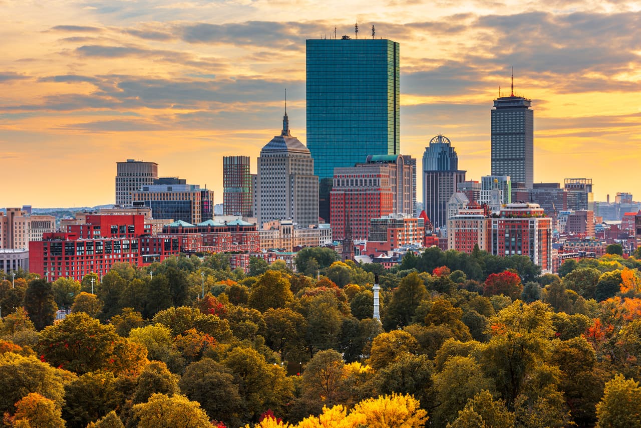 <h3 class="cms-H3-H3">11. Massachusetts</h3>
<br>
<br>De acuerdo con el gobierno de Massachusetts, el salario mínimo por hora pasará de $14.25 a $15 en 2023.
<br>