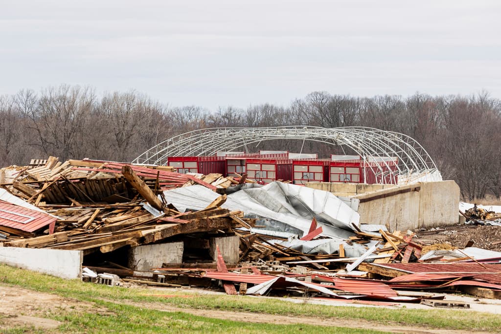 Clima extremo nunca antes visto en décadas amenaza con mortales inundaciones y tornados