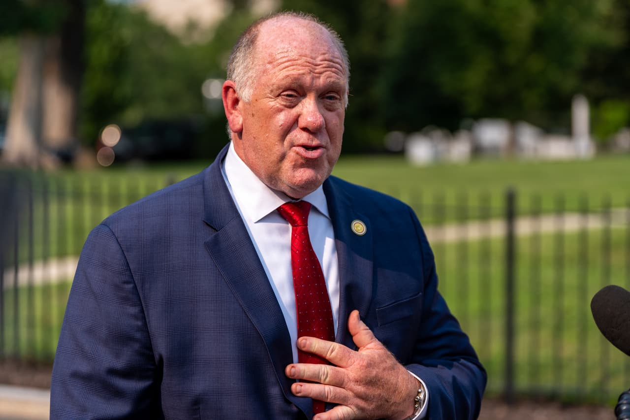 Tom Homan asegura que ICE ha tenido que liberar a 65,000 inmigrantes por habeas corpus y otras órdenes judiciales