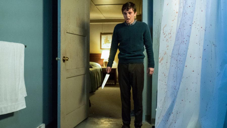 ¡Llegó el momento en Bates Motel! La difícil tarea de reimaginar la icónica escena de la ducha