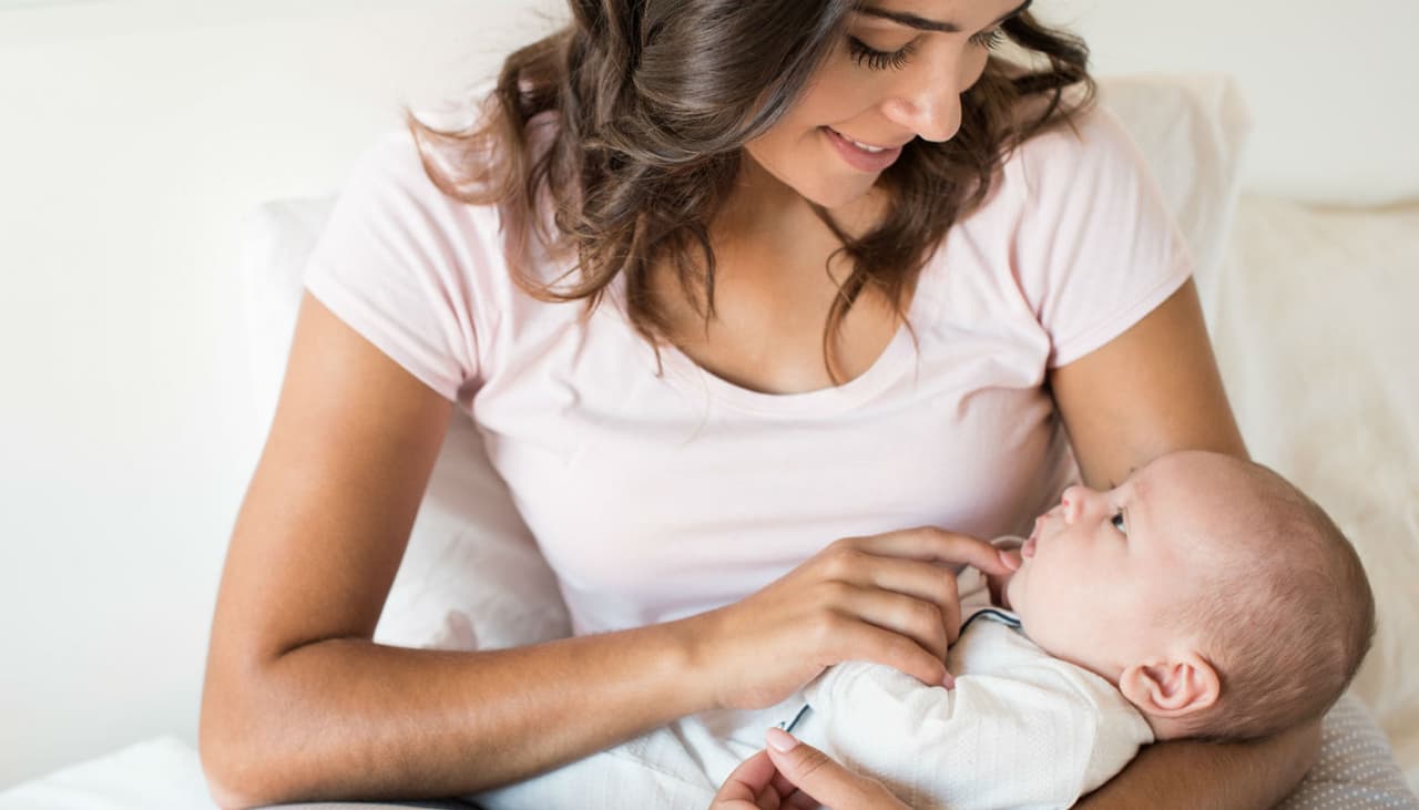 5 formas en las que tu bebé te dice 'TE AMO' y que tú no habías notado