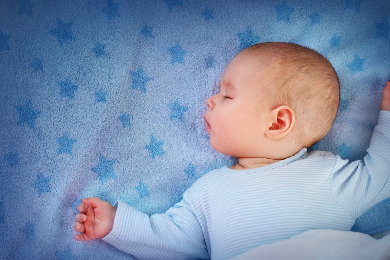 Cómo dormir a tu bebé si tiene 3 meses o menos: el secreto para que descansen los dos