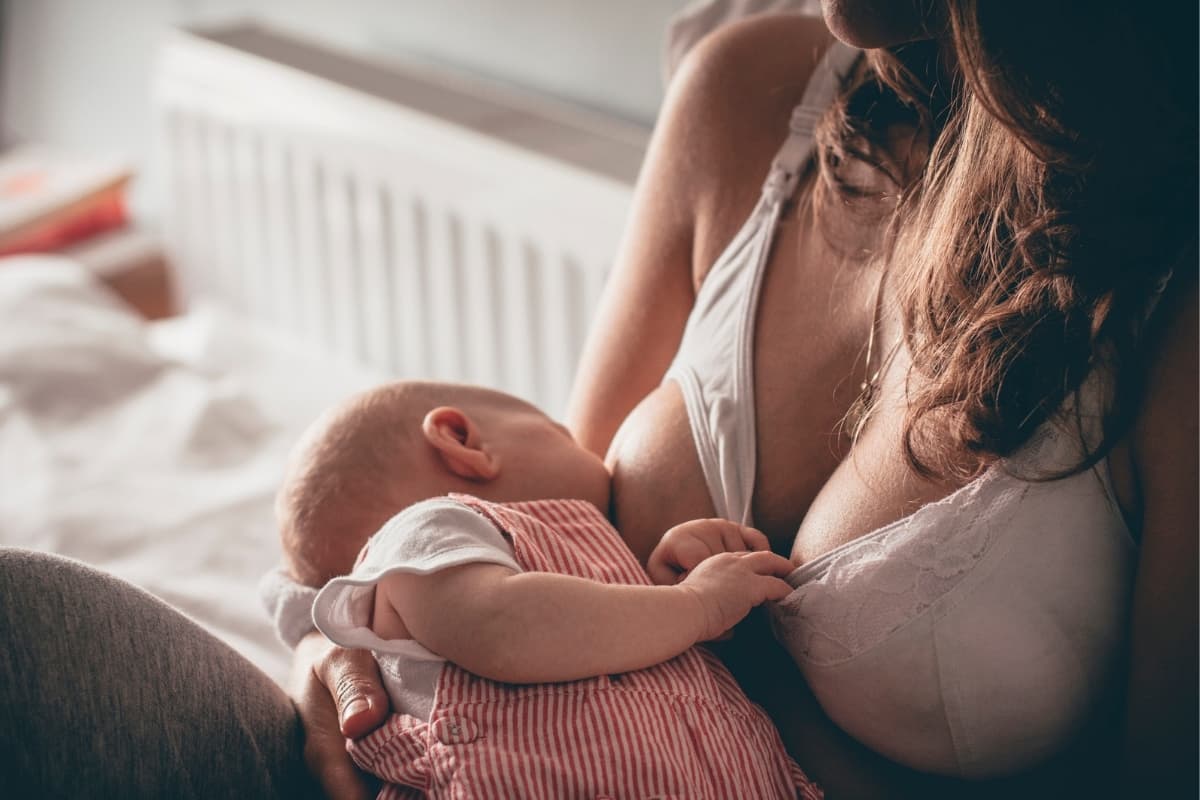6 tips para estimular la lactancia materna: un batido verde en tu dieta puede ayudar