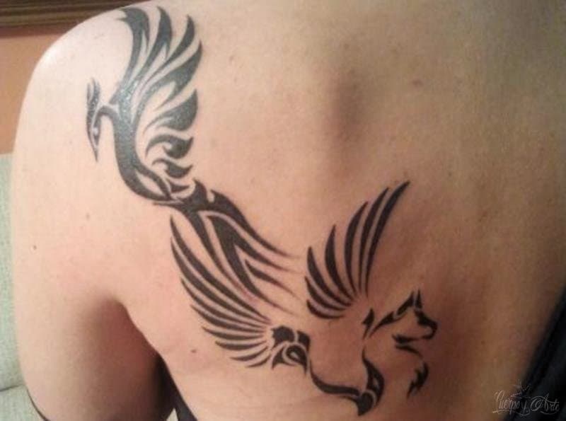 Tatuaje de ave fénix y pegaso enviado por Alba