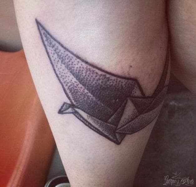 Tatuaje de grulla en dotwork enviado por Sylvia