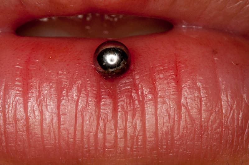 Tipos de piercing en el labio