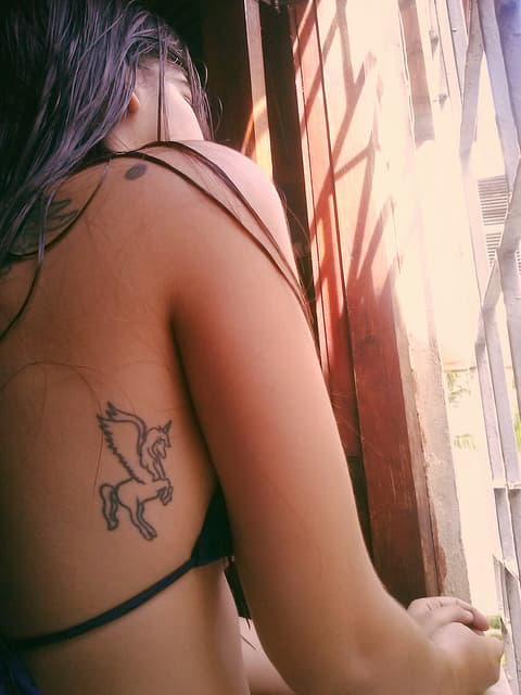 Tatuajes de unicornios con alas