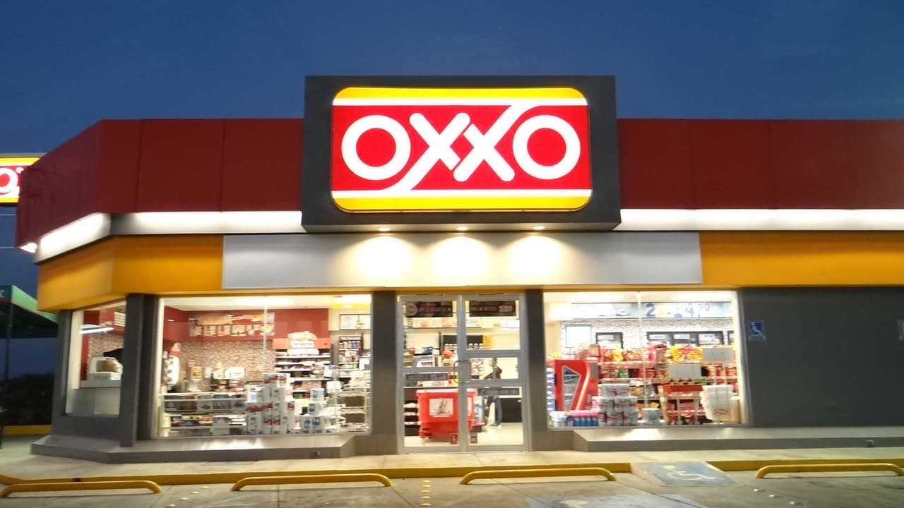 Por qué cerraron casi 200 tiendas de la popular cadena OXXO en el norte de México