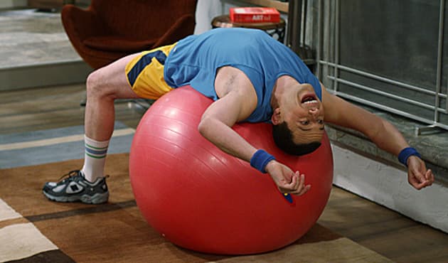 Crítica de Two and a Half Men 9x21: Mr. Hose Says 'Yes'