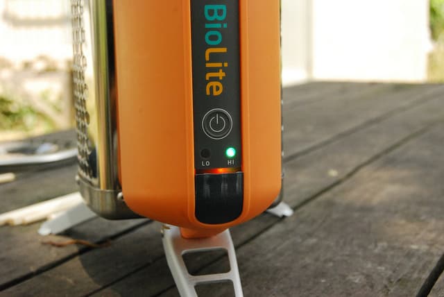 Cargador USB a leña: CampStove